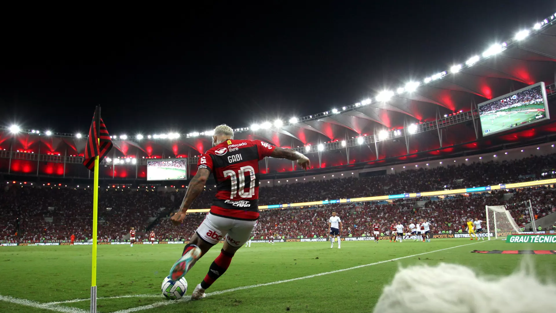 Flamengo retoma maior patrocínio após rescisão no Corinthians